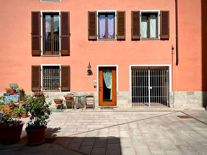 Casa con 5 locali in vendita in Via De Lostan, Aosta