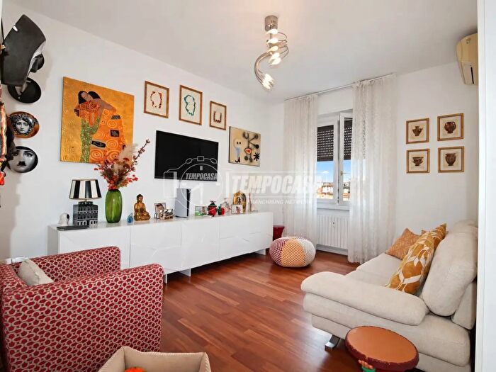 Appartamento trilocale in vendita in Viale Lucania, Milano