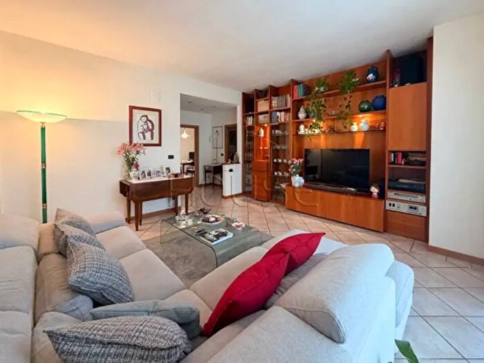 Appartamento con 5 locali in vendita in Via Spinello Aretino Snc, Castiglion Fibocchi