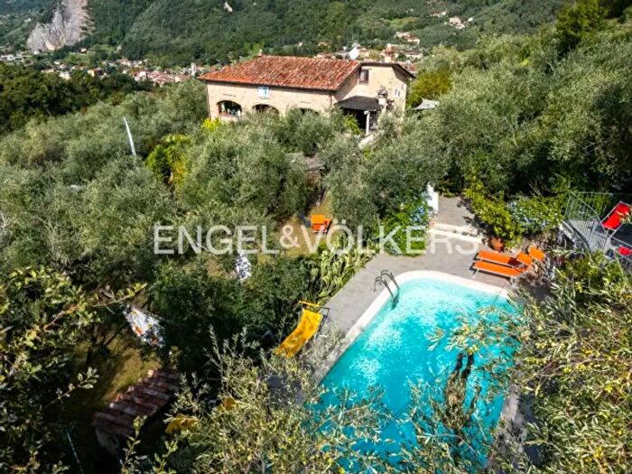 Casa con 6 locali in vendita in Via della Verdina, Camaiore