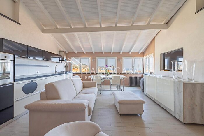 Appartamento trilocale in vendita in Via Roglio, Sanremo