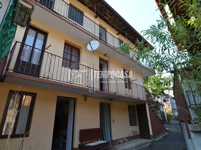 Casa con 5 locali in vendita in Frazione Villa, Traves