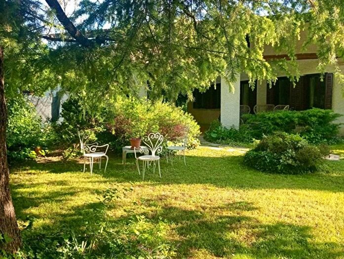 Casa con 10 locali in vendita in Viale Europa Unita Roveredo in Piano, Roveredo In Piano