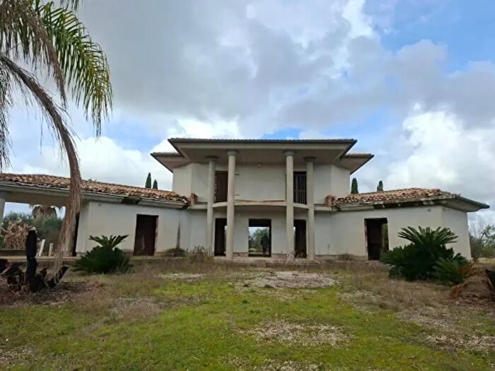 Casa con 6 locali in vendita in Via Migliara, Sabaudia