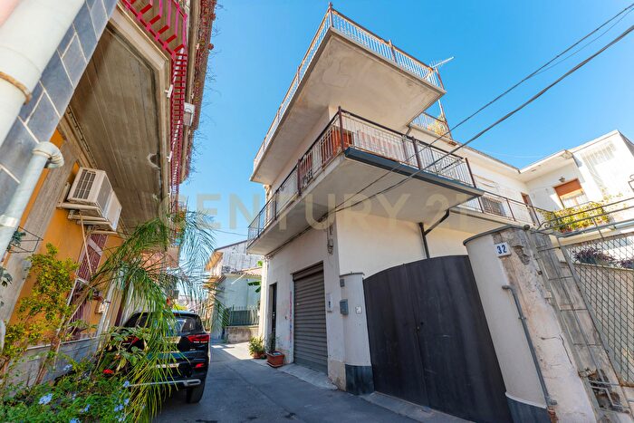 Casa con 5 locali in vendita in Via Calanna, Valverde