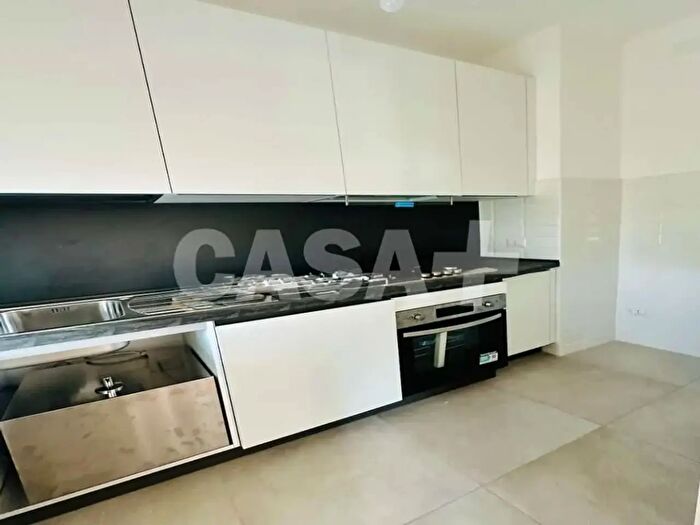 Appartamento quadrilocale in affitto in Via Alcuino, Milano