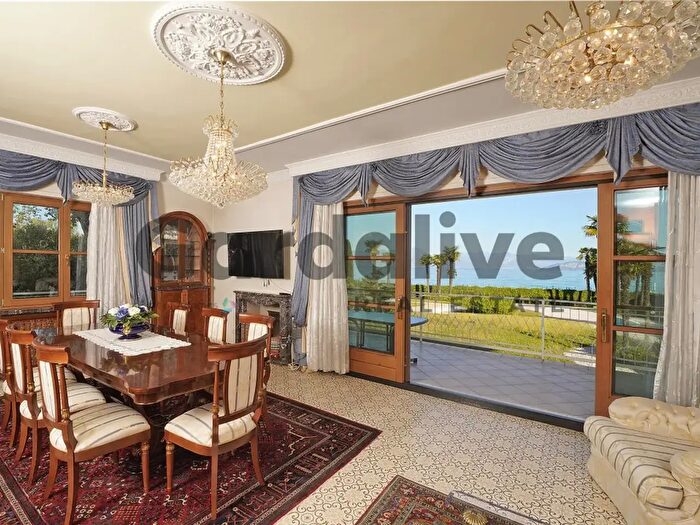 Casa con 5 locali in vendita in Via Miralago, Peschiera Del Garda