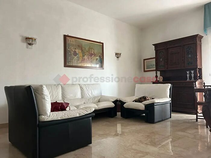 Appartamento con 5 locali in vendita in Via Giordano, Grottaglie