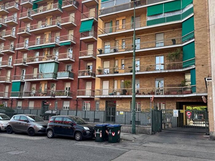 Appartamento trilocale in affitto in Via Genova, Nizza Millefonti, Torino