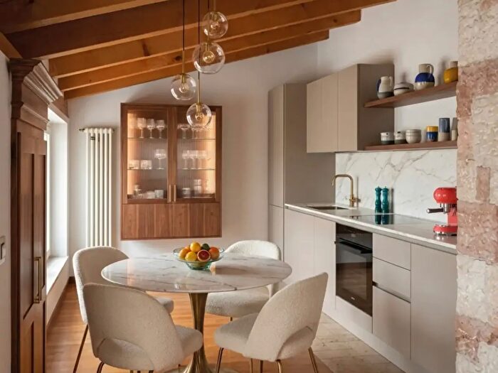 Appartamento trilocale in affitto in Via San Pietro, Trento