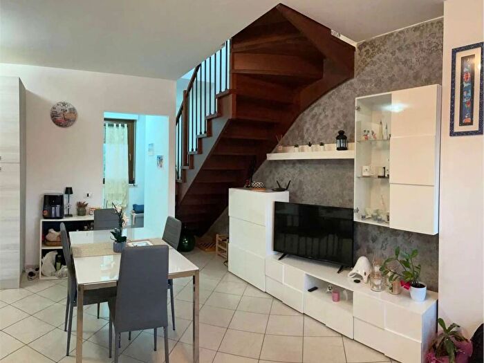 Appartamento trilocale in affitto in Castelbellino