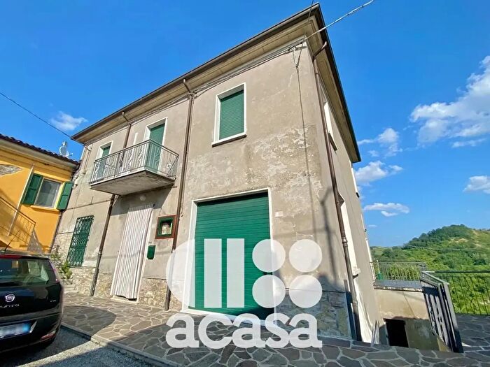 Casa con 11 locali in vendita in Mercato Saraceno