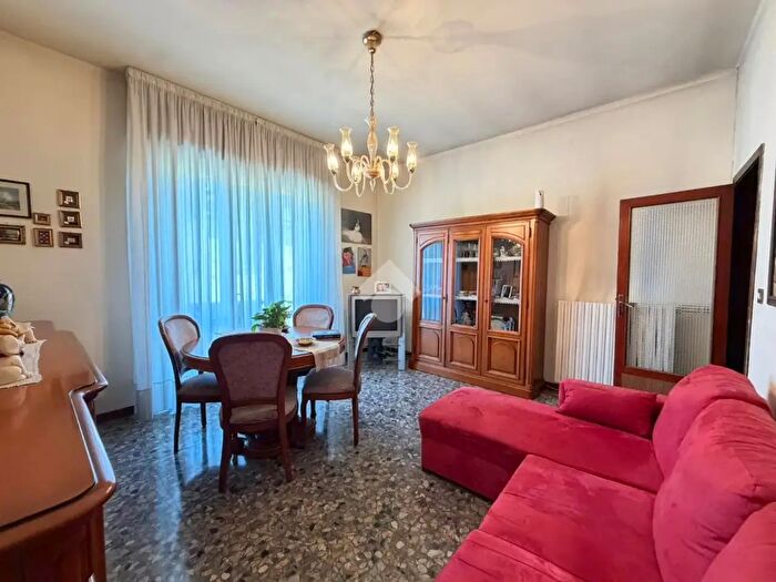 Casa con 6 locali in vendita in Via dei Glisenti, Brescia