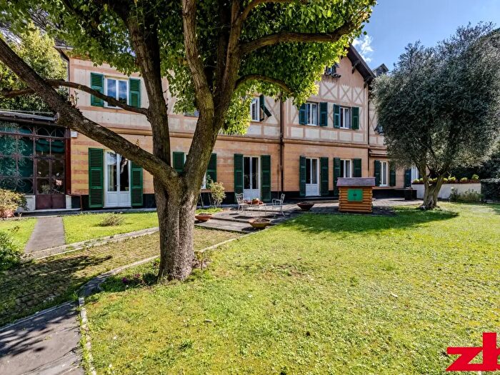 Casa con 19 locali in vendita in Via San Giuliano, Genova