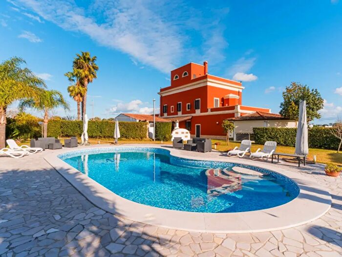 Casa con 17 locali in vendita in Via Lecce, Novoli