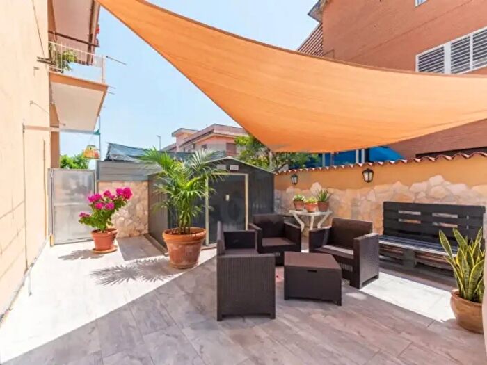 Appartamento trilocale in vendita in Via Artogne, Roma