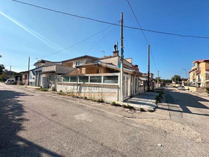 Appartamento con 5 locali in vendita in Via Niccolò Paganini, Castel Volturno