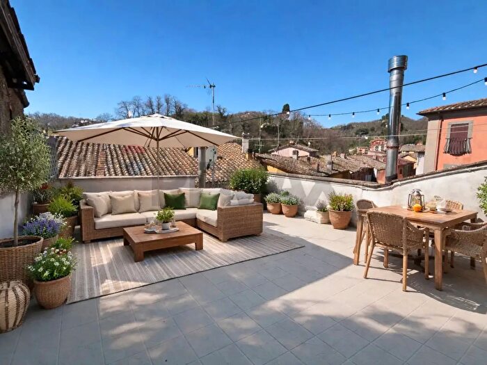 Appartamento quadrilocale in vendita in Via XX Settembre Vicolo I, Canepina