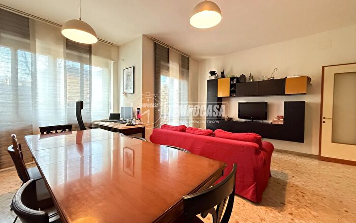 Casa con 5 locali in vendita in Via Santorre di Santarosa, Rivoli