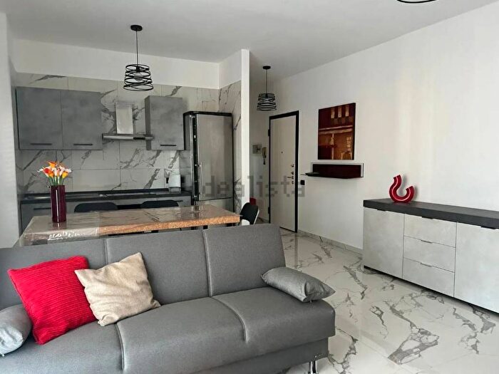 Appartamento bilocale in affitto in Via Lago di Garda, Centro, Arona