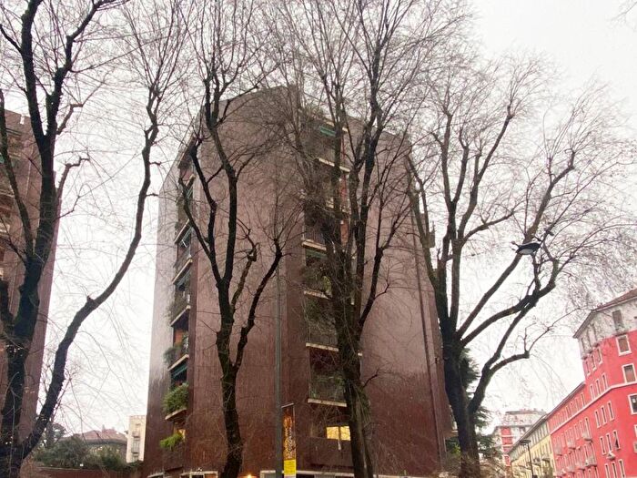 Appartamento con 5 locali in affitto in via Tiziano, Pagano, Milano