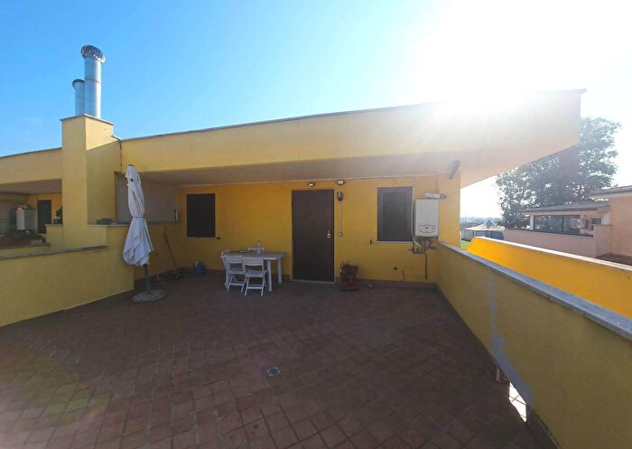 Appartamento trilocale in vendita in Via Mar Tirreno, Pomezia