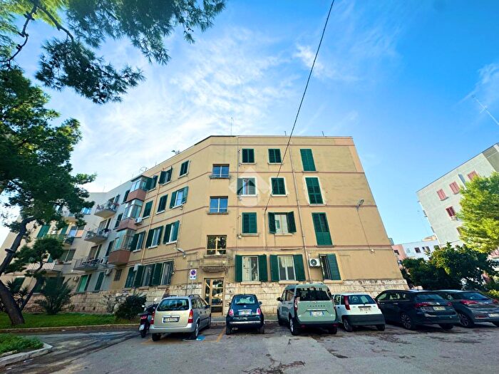 Appartamento con 5 locali in vendita in Via Magna Grecia, Bari