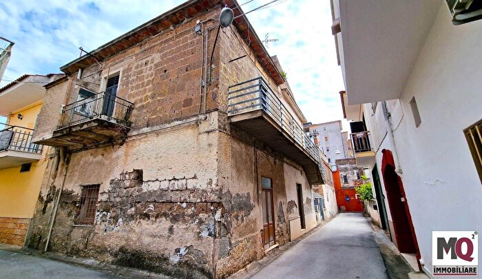 Casa trilocale in vendita in Via Sementini, Mondragone