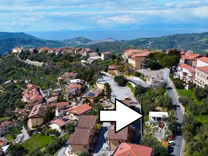 Casa quadrilocale in vendita in Via Provinciale, Torchiara