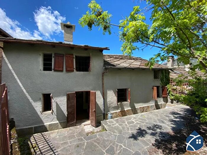 Casa con 6 locali in vendita in Roure