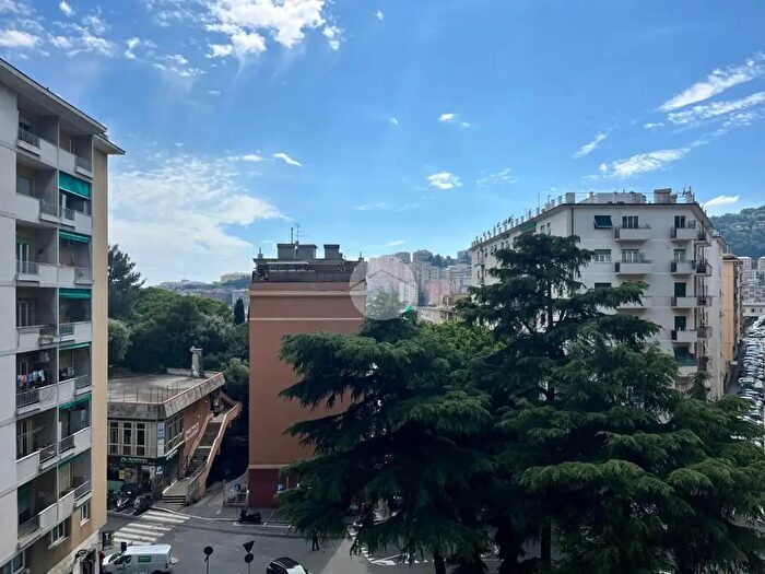 Appartamento trilocale in vendita in Piazza Francesco Guicciardini, Genova