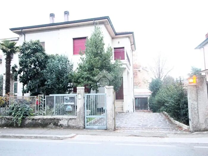 Casa trilocale in vendita in Via Giovanni Pacchioni, Cesena