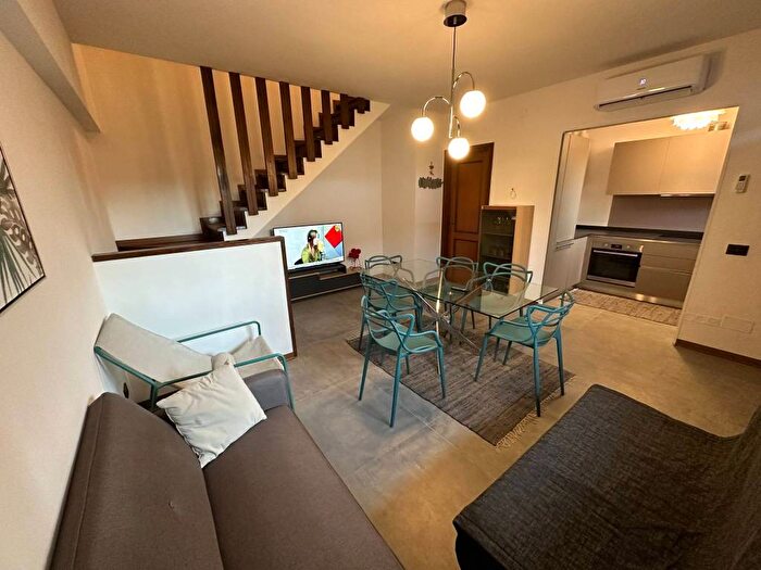 Appartamento quadrilocale in affitto in Viale Giuseppe Mazzini, Marina di Massa Centro, Massa