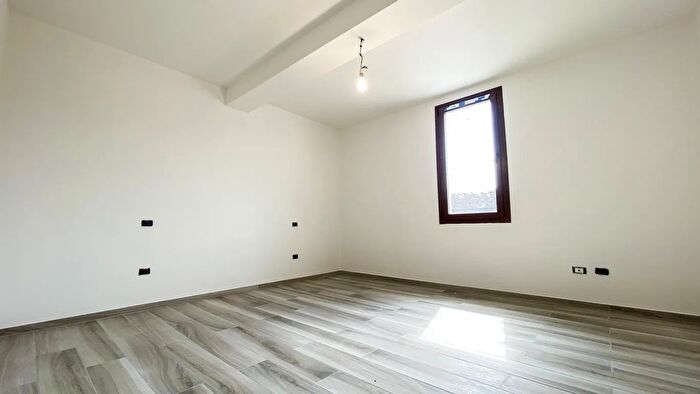 Casa in vendita in Via Arnaldo da Brescia Villanova Cr Italia, Rivarolo Del Re Ed Uniti