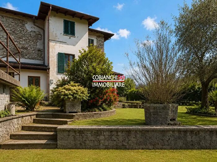 Casa con 11 locali in vendita in Bee