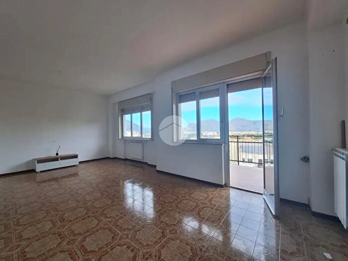 Appartamento quadrilocale in vendita in Via Astorino Gerardo, Palermo