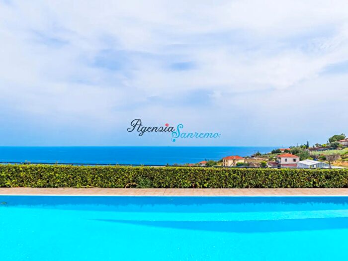 Casa con 10 locali in vendita in Via Padre Semeria Snc, Sanremo
