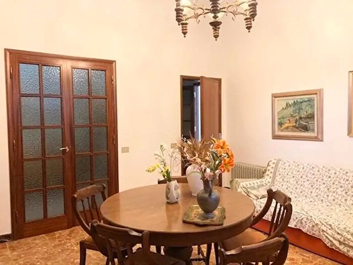 Casa con 7 locali in vendita in Envenuto Cellini, Empoli