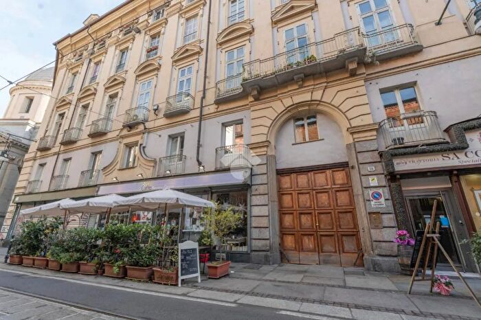 Appartamento con 5 locali in vendita in Via Milano, Torino