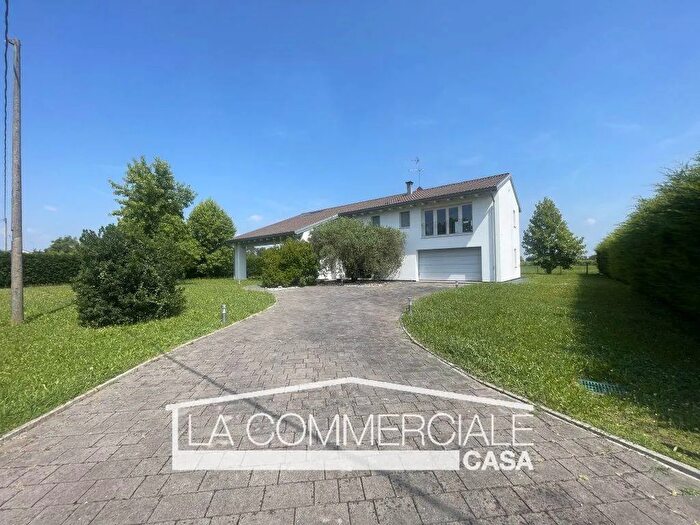 Casa con 7 locali in vendita in Roncade