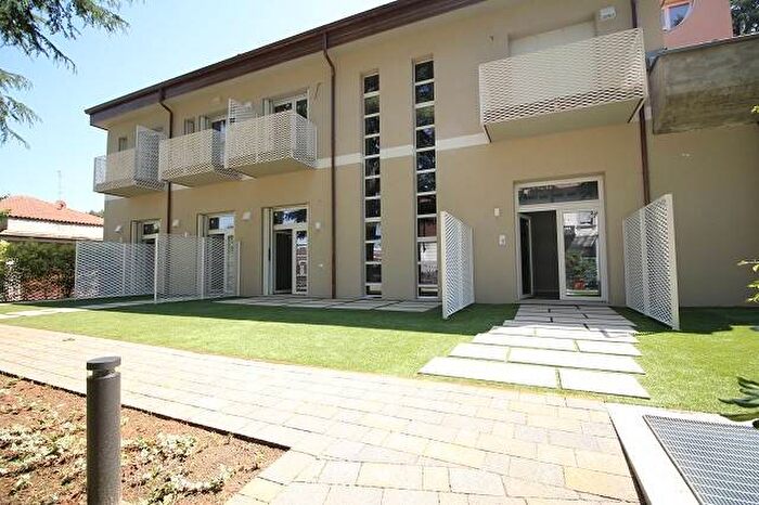 Appartamento trilocale in affitto in Via Col di Lana, Albizzate