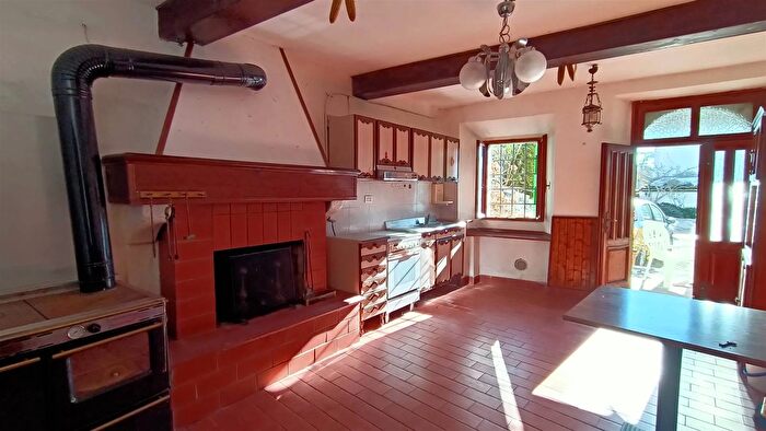 Casa con 6 locali in vendita in Via Docce Camugnano, Camugnano