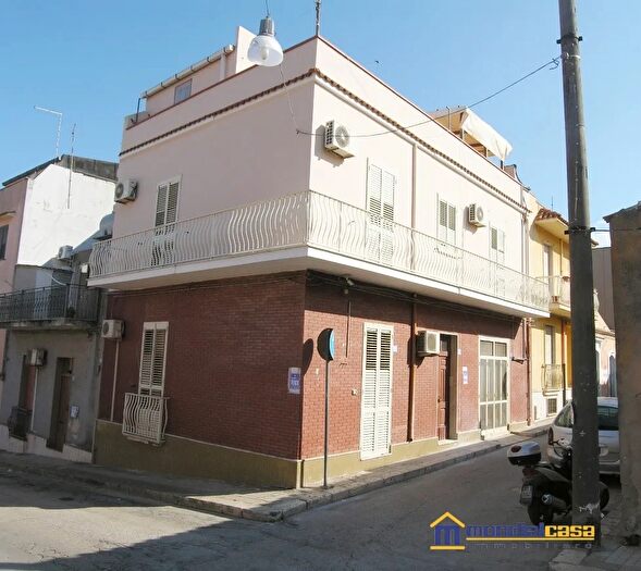 Casa con 8 locali in vendita in Via Menotti, Pachino