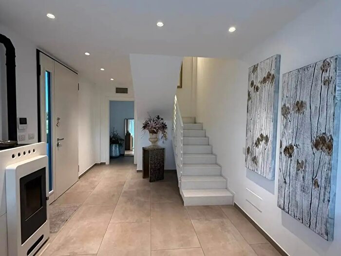 Casa con 7 locali in vendita in Parma