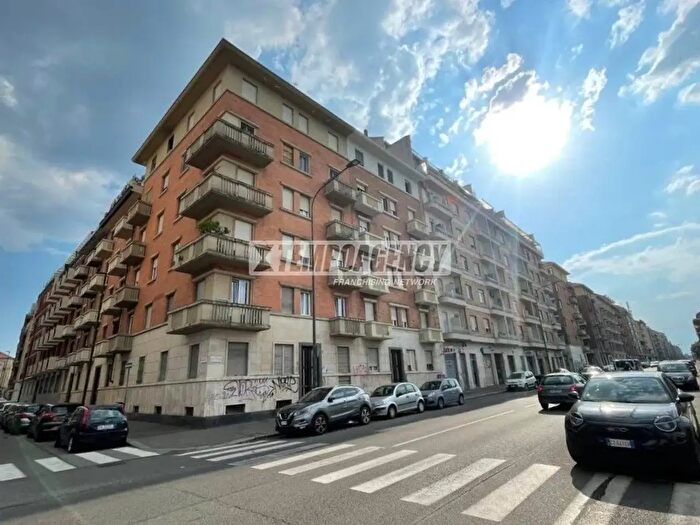 Appartamento trilocale in vendita in Via Michele Lessona, Torino