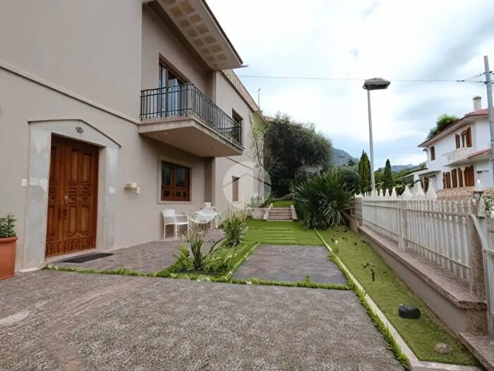 Casa con 5 locali in vendita in Via De Rosa, Silvi