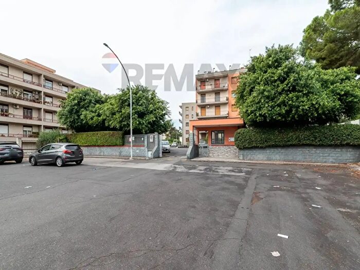 Appartamento con 5 locali in vendita in Via Antonello Freri, Catania