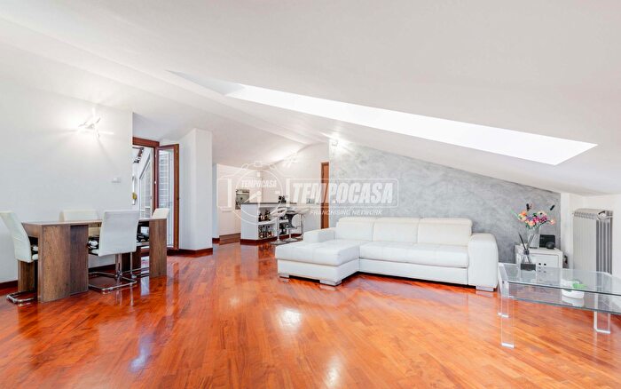 Appartamento bilocale in vendita in Via Fratelli Cervi, Roma