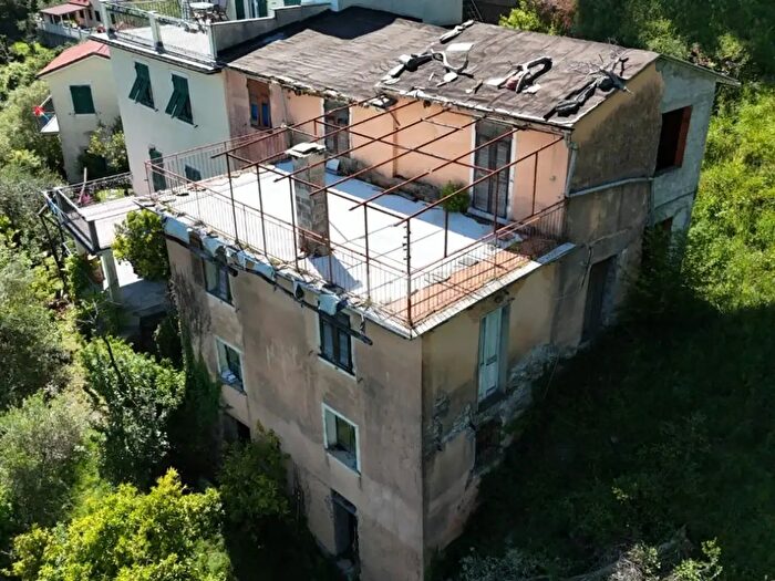 Casa con 6 locali in vendita in Località Colla, Carasco