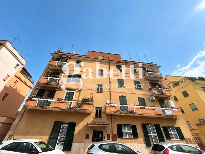 Appartamento trilocale in vendita in Via del Grano, Roma
